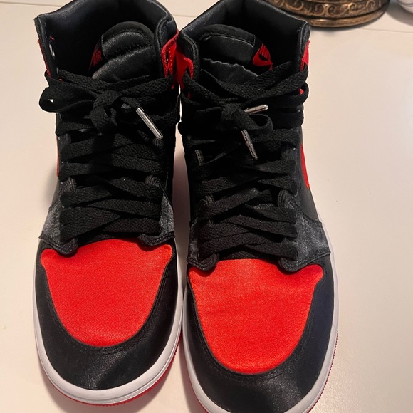 Women’s Air Jordan Retro Satin High Tops Size 8 - Picture 3 of 4